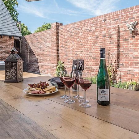 Chapel Cottage At Pond Hall Farm, Stunnning Property With Private Hot Tub, Hadleigh 伊普斯威奇 外观 照片