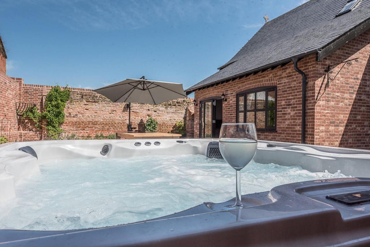 Chapel Cottage At Pond Hall Farm, Stunnning Property With Private Hot Tub, Hadleigh 伊普斯威奇 外观 照片