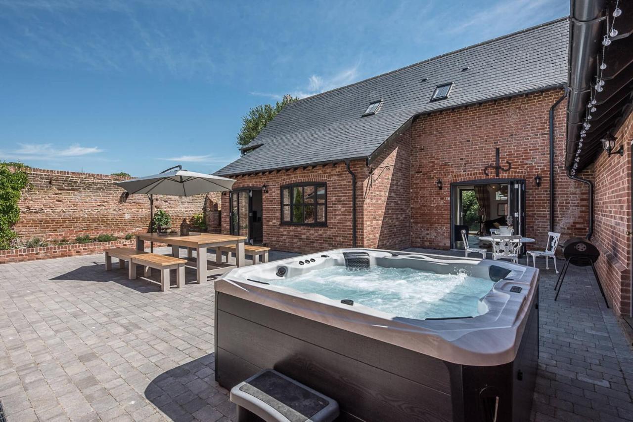 Chapel Cottage At Pond Hall Farm, Stunnning Property With Private Hot Tub, Hadleigh 伊普斯威奇 外观 照片